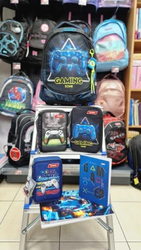 Target kolekcija Gamer koju čine anatomski ranac za dečake i pune pernice u Knjižari Pegaz
